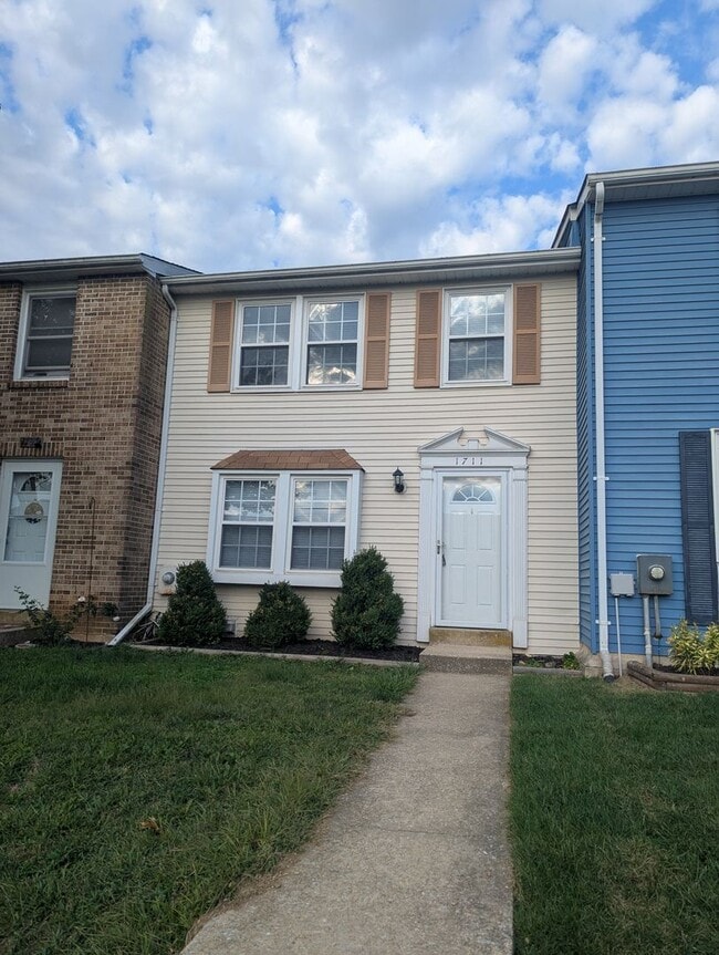 Building Photo - 1711 Country Ct