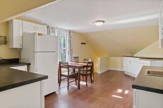 Building Photo - 109 Woodford St