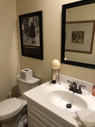 Powder Room - 941 1/2 Hilgard Ave