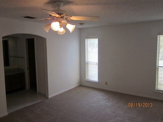 Building Photo - 13702 Pebble Walk