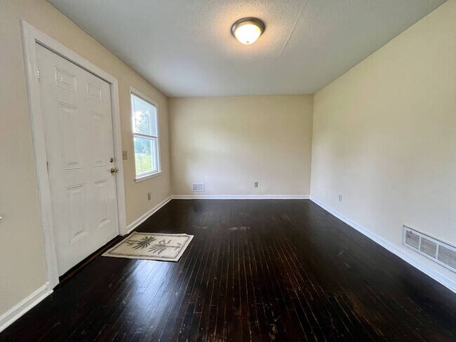 Foto del edificio - 320 W. Lakeside Ave.