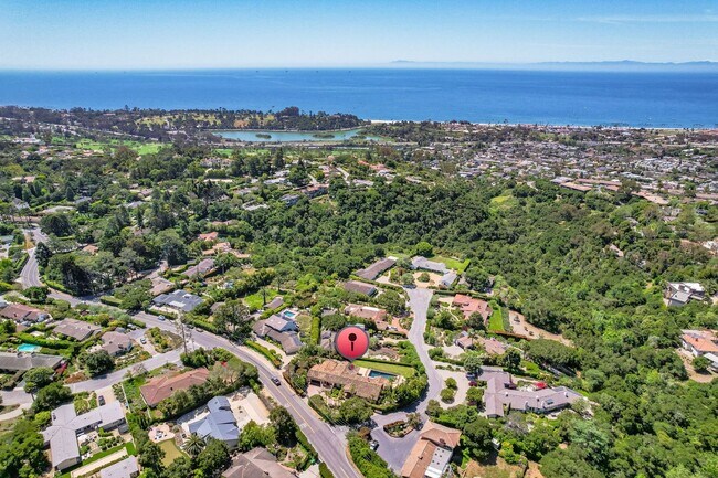 Foto del edificio - Montecito Property with a View and a Pool ...