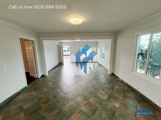 Building Photo - 5256-5260 Groveland Drive