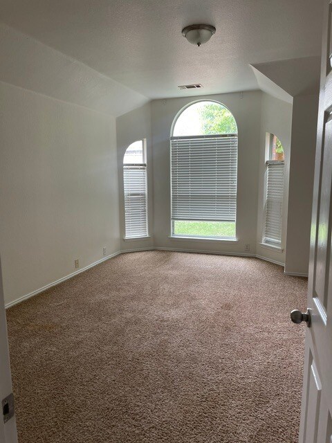 Foto del edificio - 8212 Livingston Ln