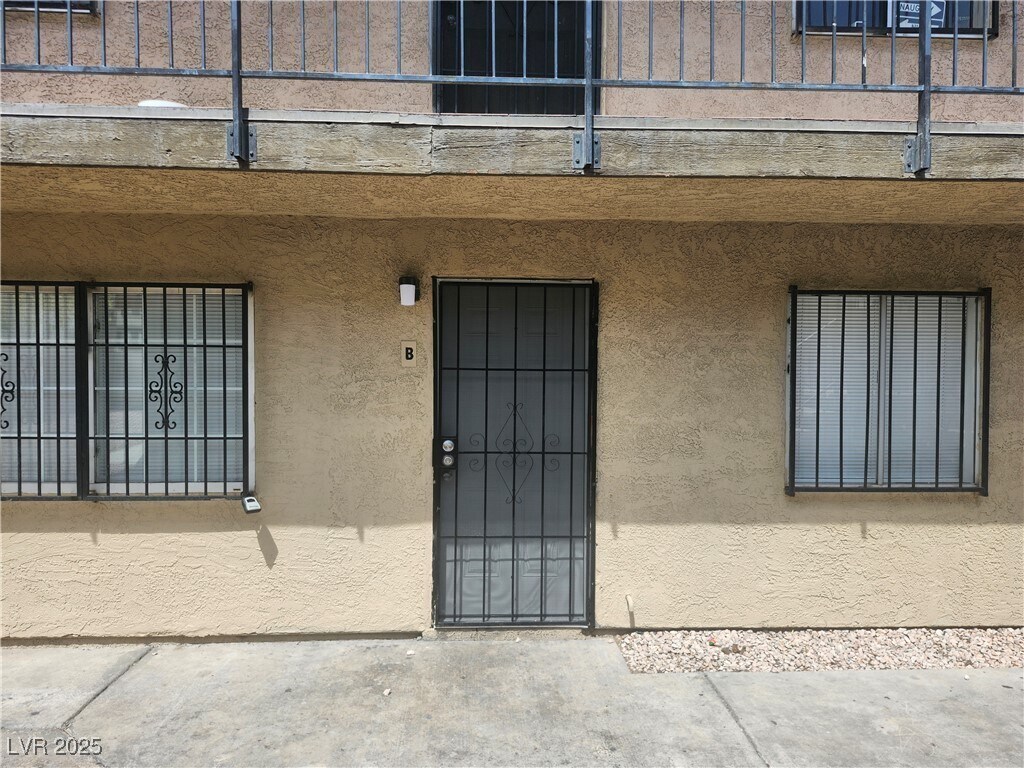 Primary Photo - 3437 E Cheyenne Ave
