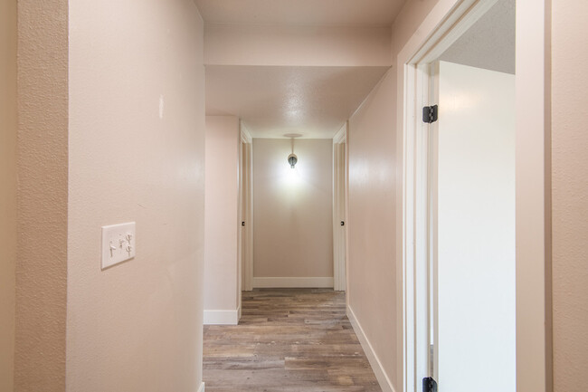 Foto del edificio - 1618 Madras St SE