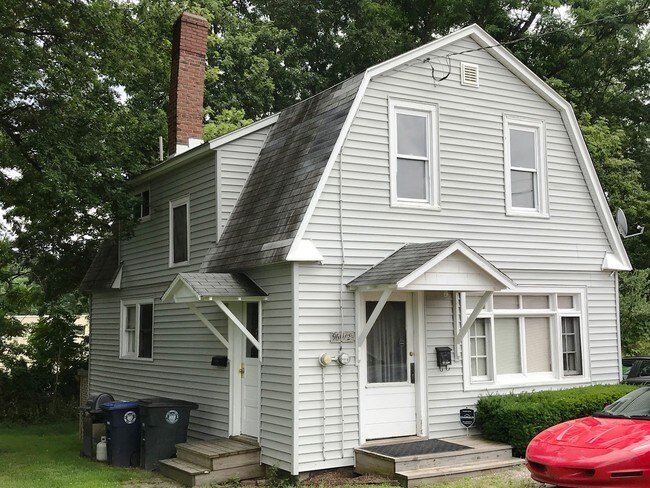 Rear Building with 2 units - 961 Home Ave