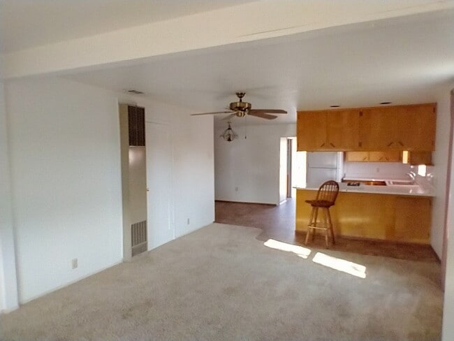 Building Photo - 2 Bedroom Orland Home