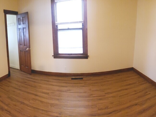 Building Photo - 1811 S Komensky Ave