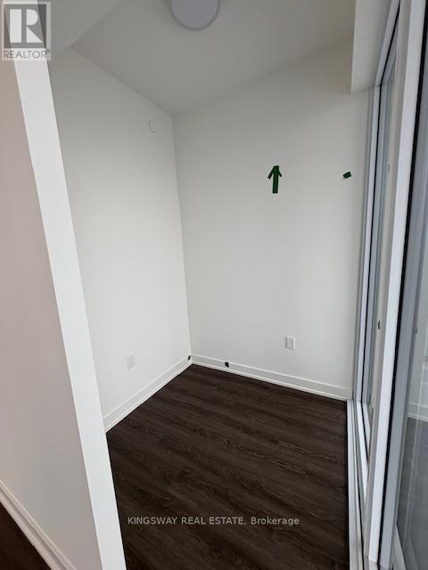 Photo du bâtiment - 448 Burnhamthorpe Rd W