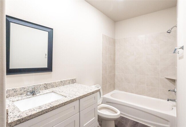 Building Photo - 310 S 12th St