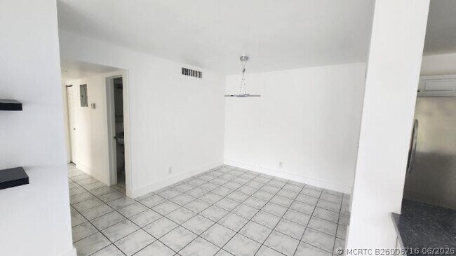 Foto del edificio - 517 Dotterel Rd