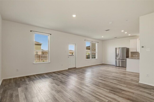 Foto del edificio - 449 Stone Water Ln