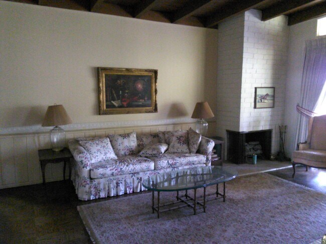 Foto del edificio - 5611 Babbitt Ave