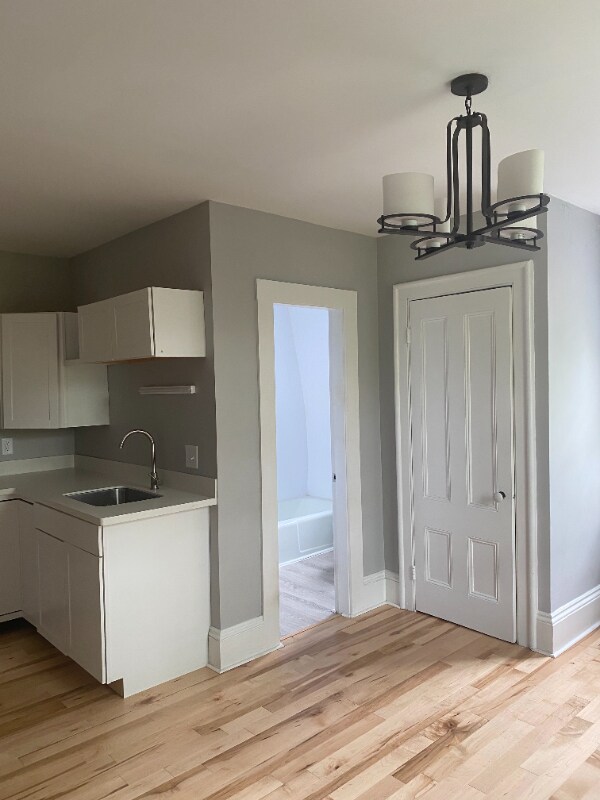 911 Carleton St Unit 5, Portland, ME 04102 Room for Rent in Portland