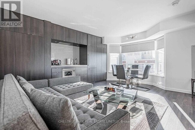 Photo du bâtiment - 155 Yorkville Ave