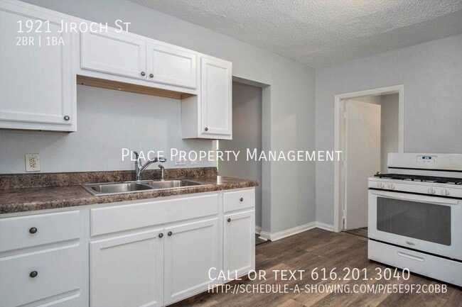 Building Photo - 1921 Jiroch St