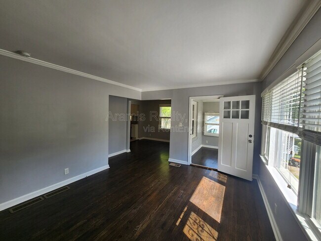 Foto del edificio - 120 Burbank Dr NW