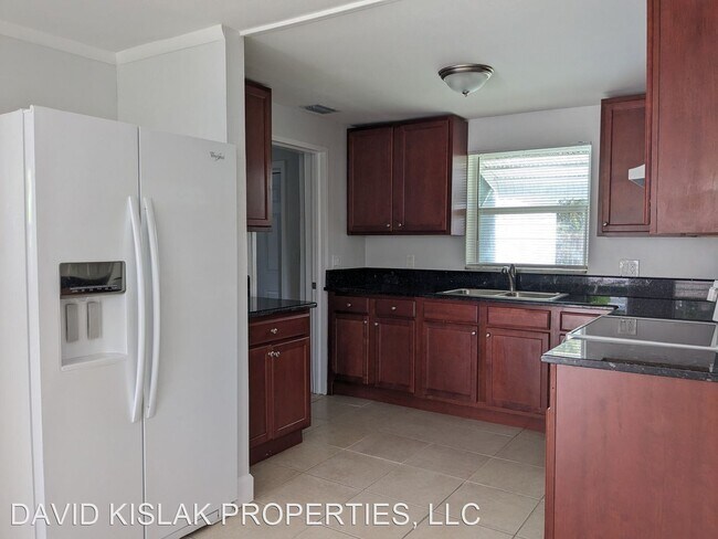 Foto del edificio - 4 br, 1 bath House - 4359 Walnut St