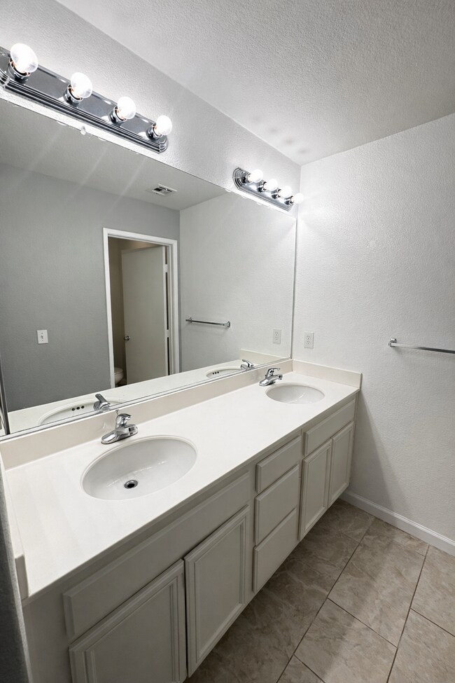 Foto del edificio - 2150 Caminito Leonzio