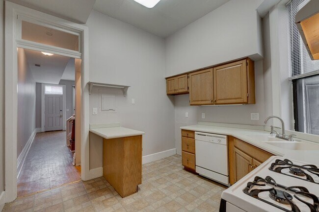 Building Photo - 420 Chestnut Street, Unit A