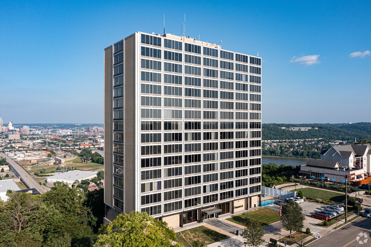 Queen's Tower Apartments in Cincinnati, OH
