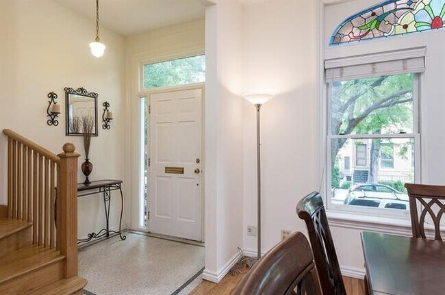 Foto del edificio - 2119 W Moffat St