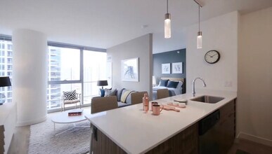 Building Photo - 341 W Kinzie St