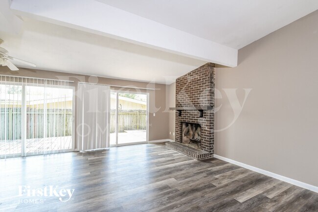 Foto del edificio - 2240 Cherry Ln