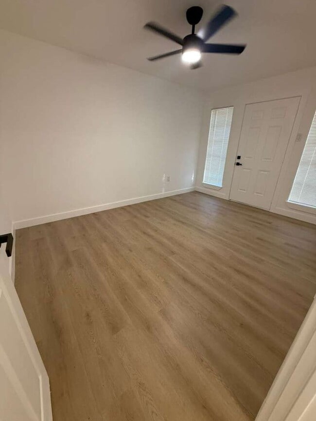 Foto del edificio - BEAUTIFUL HOME IN HOUSTON. MOVE IN READY!.