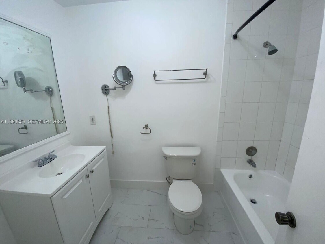 Foto del edificio - 15389 S Dixie Hwy