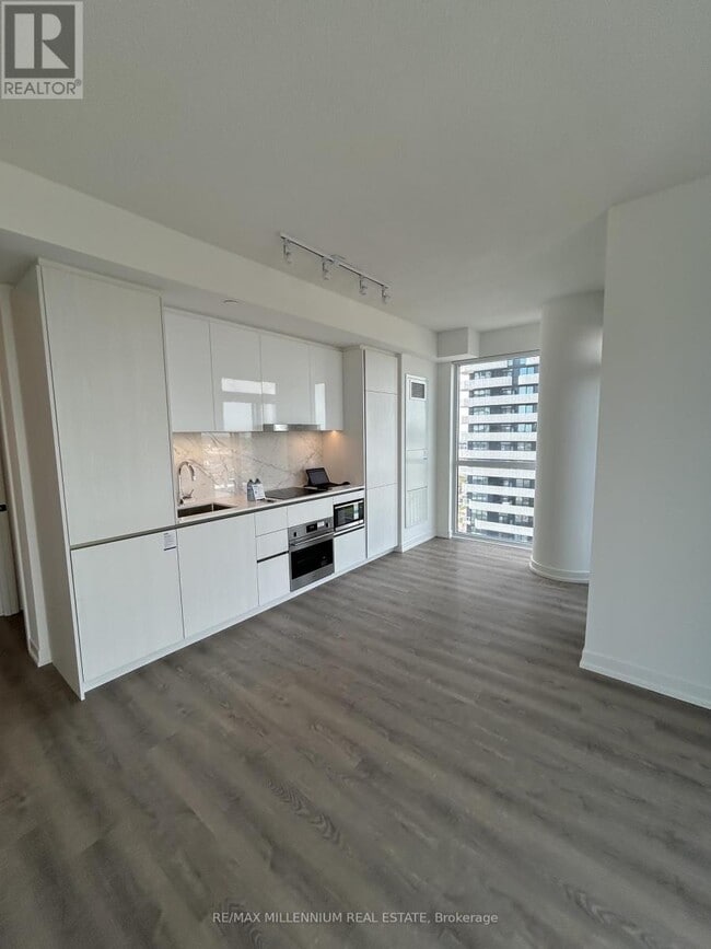 Building Photo - 8 Interchange Wy