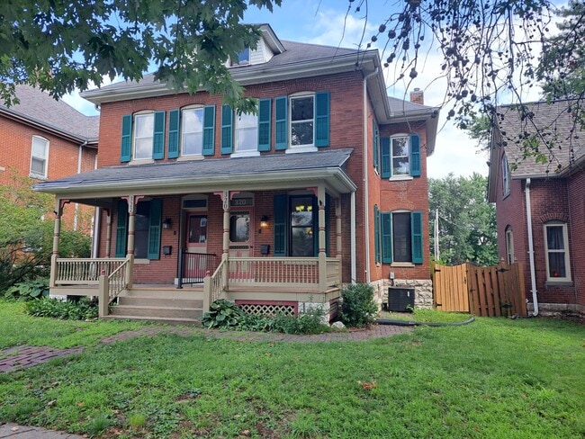 Building Photo - 322 N 6th St