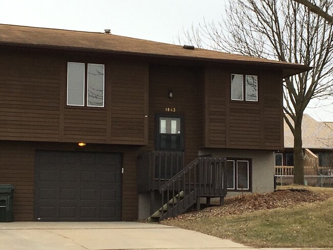 Building Photo - 1843 Hollywood Ct