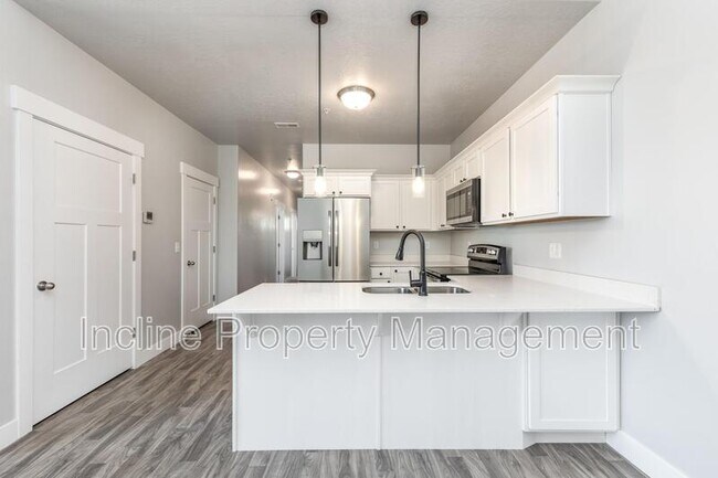 Building Photo - 654 N Emery Ave