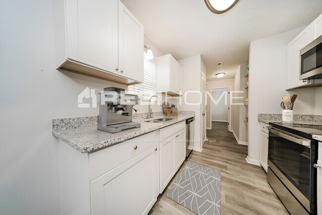 Foto del edificio - 2670 Woodward Rd