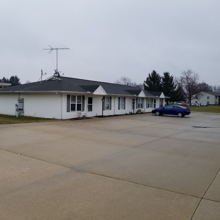 Primary Photo - 1112 Oakview Dr
