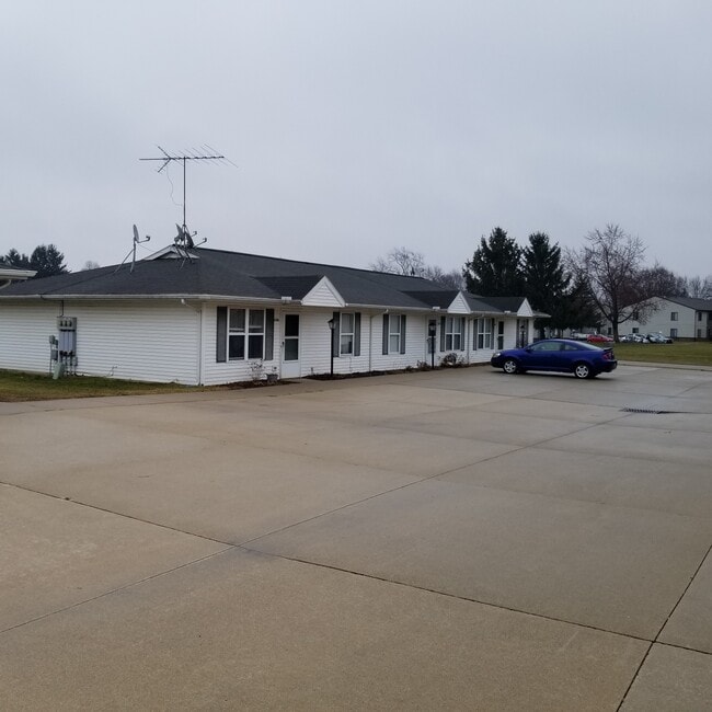 Building Photo - 1112 Oakview Dr