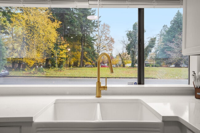 Building Photo - 755 NE 5th St