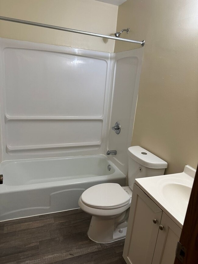 Foto del edificio - Forestview 1 Bedroom Upper Unit