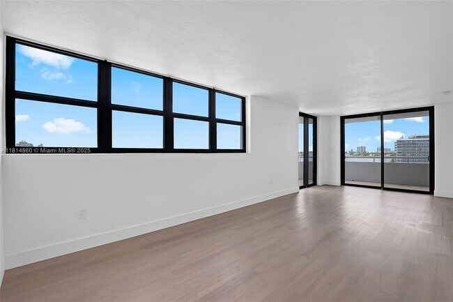 Foto del edificio - 6830 Indian Creek Dr