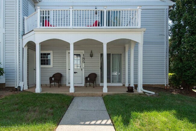 Foto del edificio - 185 Tulip Ln