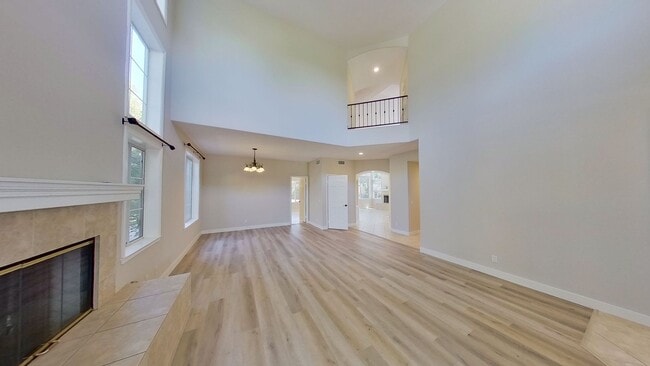 Foto del edificio - Spectacular and Spacious 4 Bed / 3 Bath Sa...