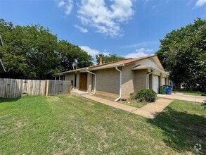 Building Photo - 2204 Berkett Dr