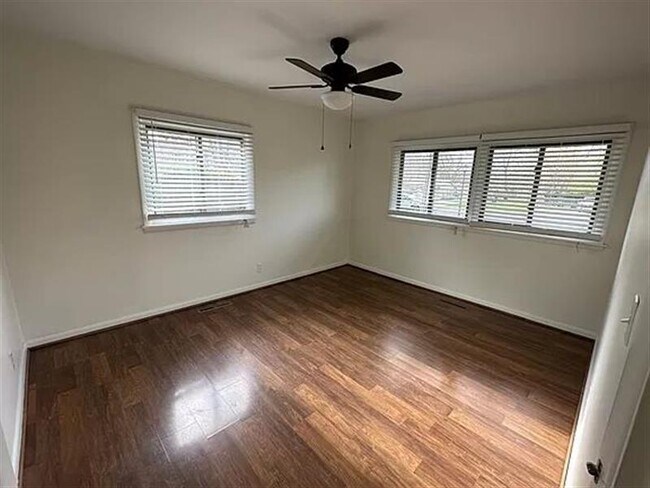 Building Photo - Classy Apartment for you