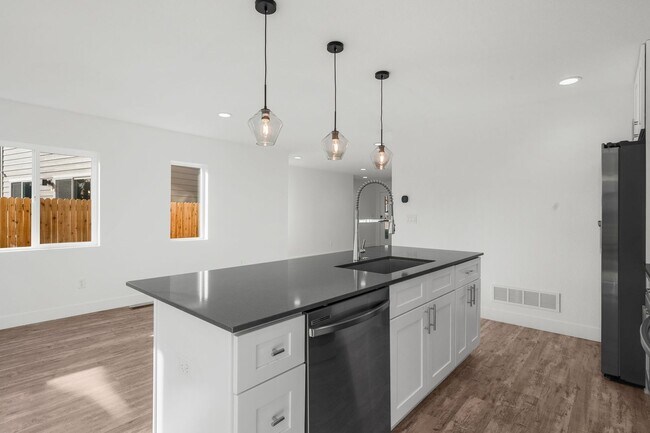 Foto del edificio - New Construction Home Available Now! | Blo...