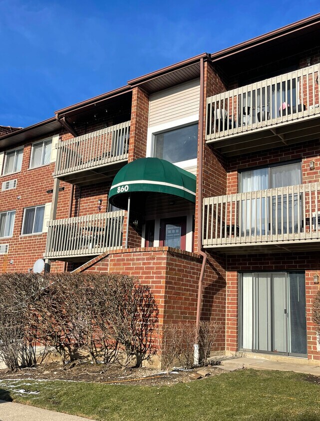 Primary Photo - 860 N Lakeside Dr