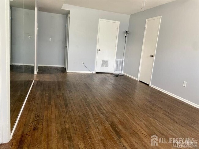 Building Photo - 128 College Dr