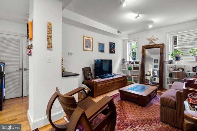 Building Photo - 3220 17th St NW