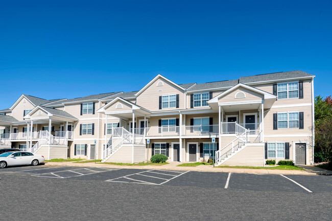 Building Photo - The Paddock Apartment Homes